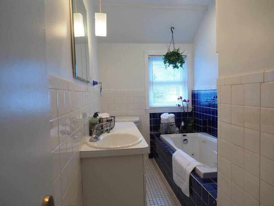 Casa Al Mare Beachfront Retreat King Bed Near Yale Villa *